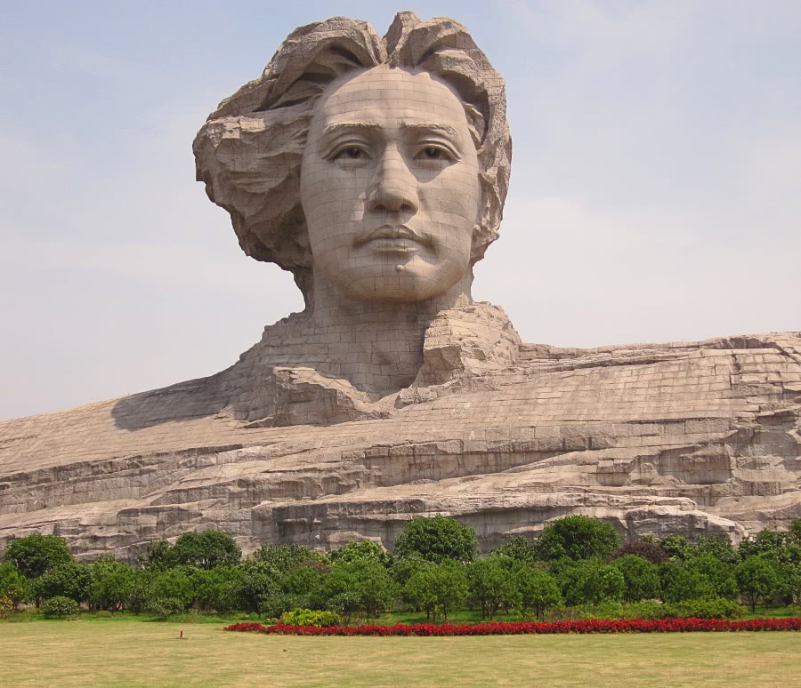 Mao Zedong as youth sculpture