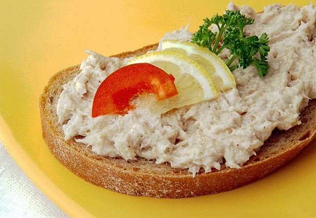 Tuna fish sandwhich