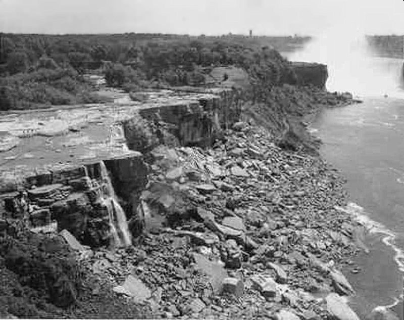 Ниагарский водопад пересох. Ниагарский водопад 1969. Сухой Ниагарский водопад 1969 году. Осушение Ниагарского водопада в 1969.