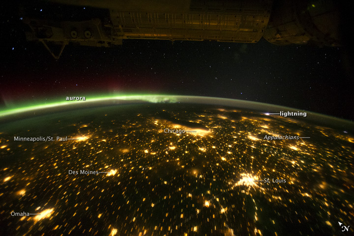 USA Midwest at night w borealis