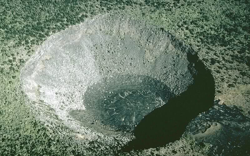 Hiiaka pit crater