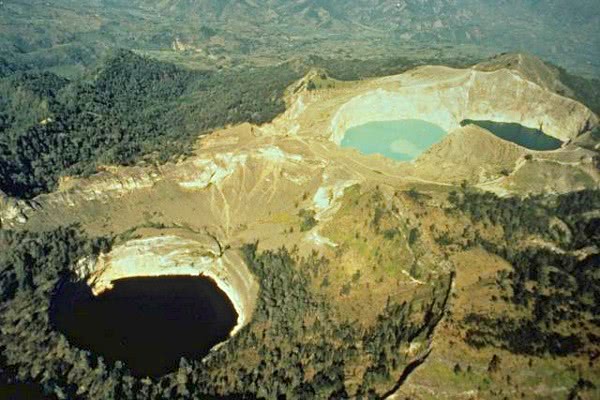 Kelimutu crater lakes