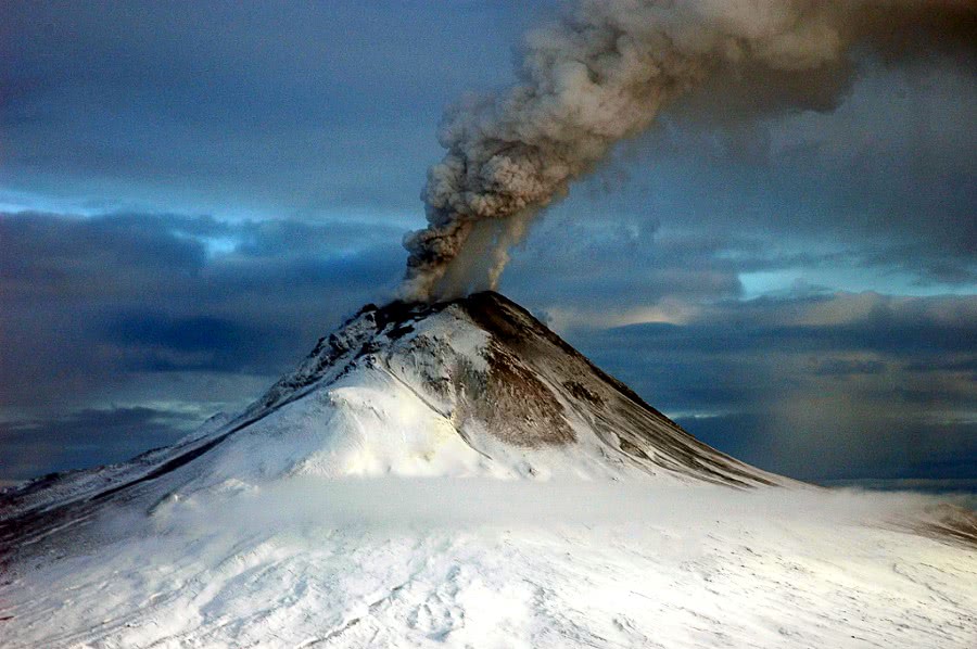Augustine Volcano eruption
