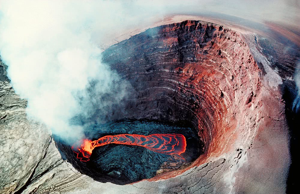 Puu Oo Crater Lava pond 1990