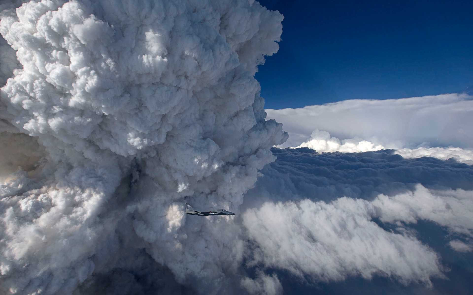 Pyrocumulus cloud above fire