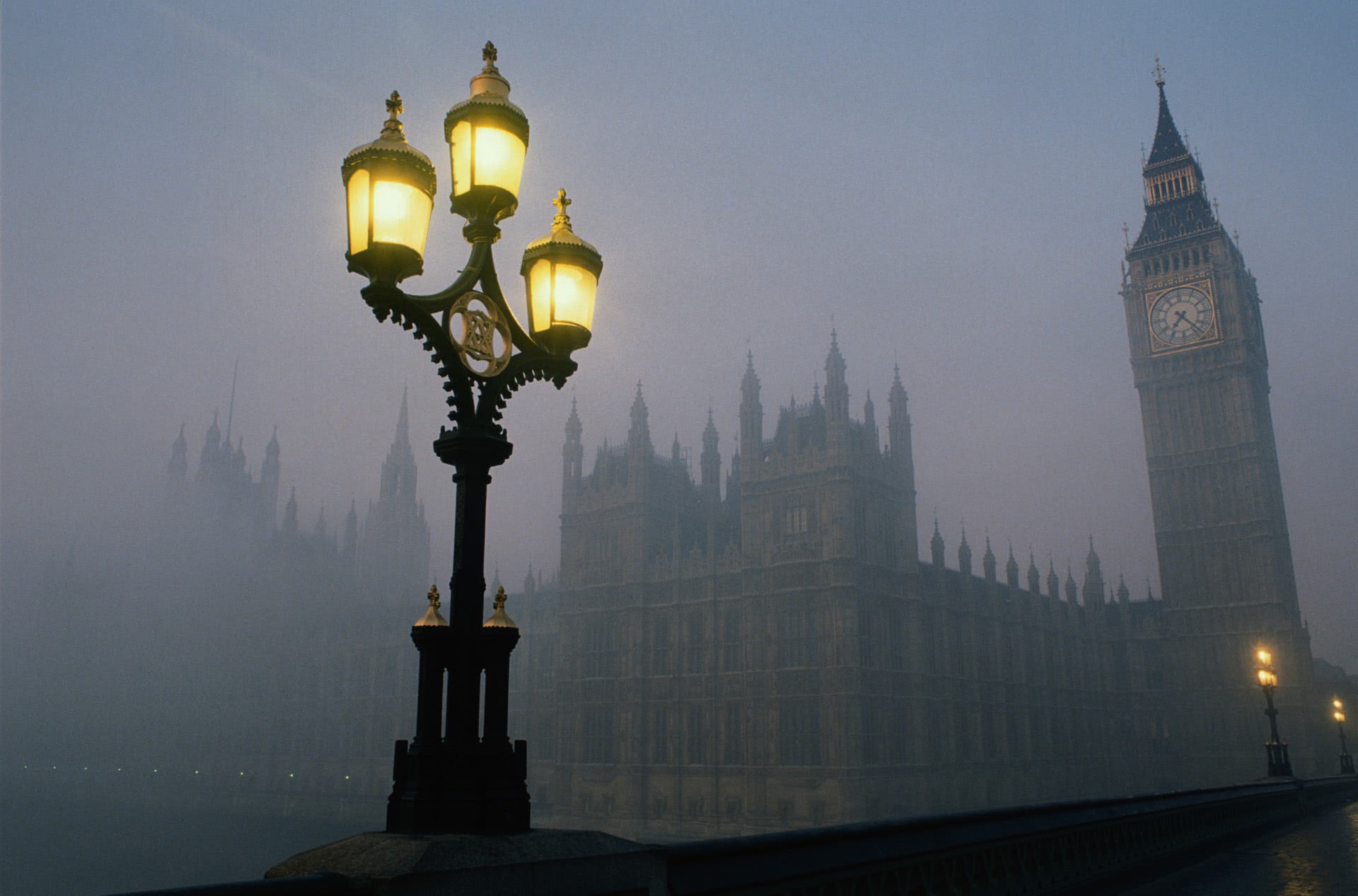 London fog wallpaper